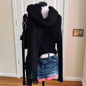 American Eagle Outfitters | Black Speckled Fuzzy Blanket Scarf | 2010s